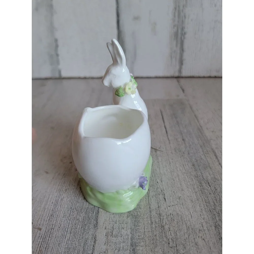 Ceramic white bunny Easter egg holder figure home decor‎